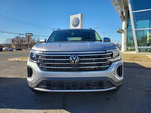 2025 Volkswagen Atlas 2.0T SE w/Technology 4MOTION