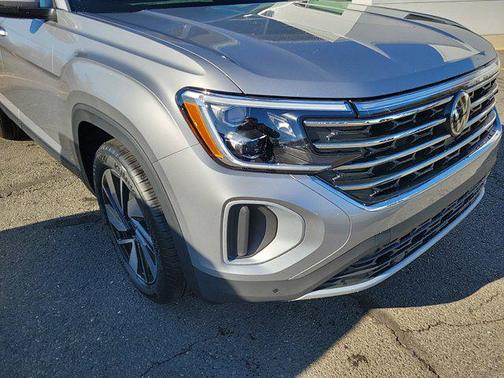 2025 Volkswagen Atlas 2.0T SE w/Technology 4MOTION