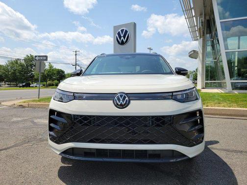 2025 Volkswagen Tiguan 2.0T SE R-Line Black 4MOTION