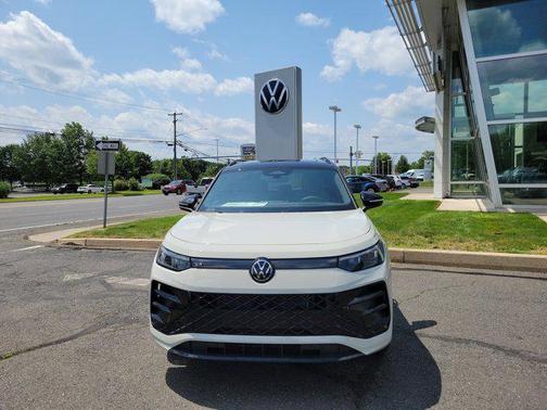 2025 Volkswagen Tiguan 2.0T SE R-Line Black 4MOTION