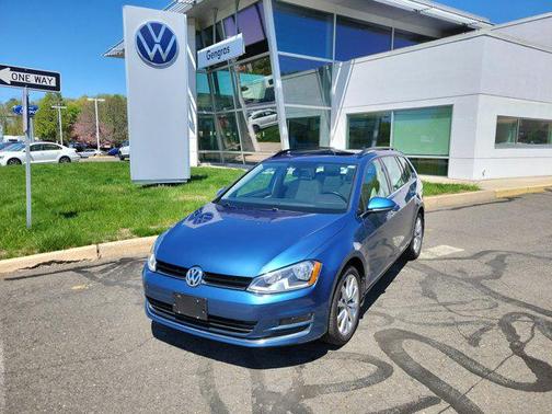 2016 Volkswagen Golf SportWagen TSI SE 4-Door