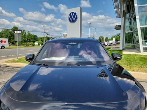 2025 Volkswagen Tiguan 2.0T SEL R-Line 4MOTION