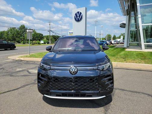 2025 Volkswagen Tiguan 2.0T SEL R-Line 4MOTION