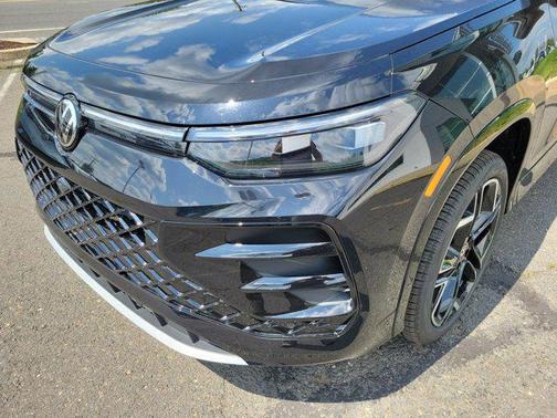 2025 Volkswagen Tiguan 2.0T SEL R-Line 4MOTION