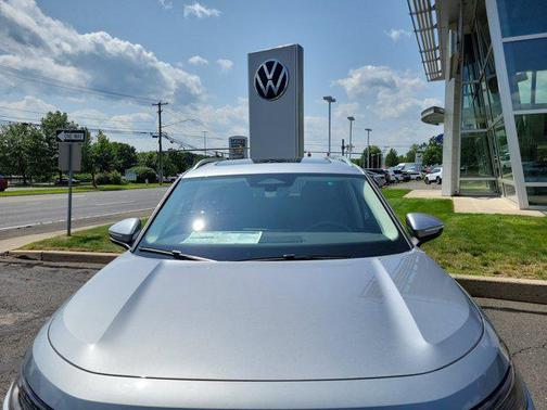 2025 Volkswagen Tiguan 2.0T SE 4MOTION