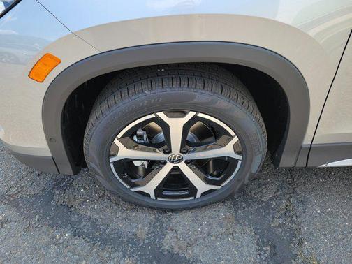 2025 Volkswagen Tiguan 2.0T SE 4MOTION
