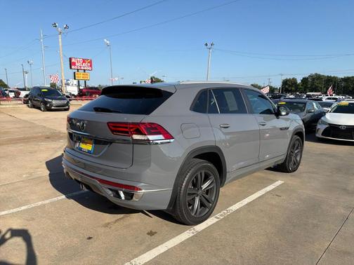 Pure Gray 2020 Volkswagen Atlas Cross Sport 3.6L V6 SE w/Technology R-Line