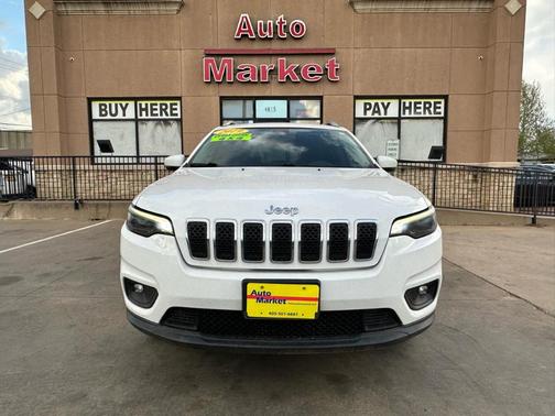 White 2019 Jeep Cherokee Latitude Plus