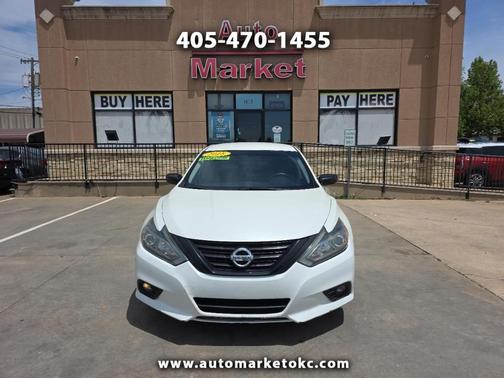 White 2018 Nissan Altima 2.5 SR