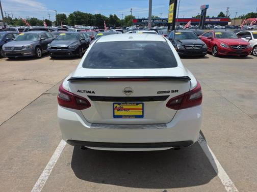 White 2018 Nissan Altima 2.5 SR