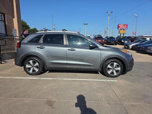 Gray 2018 Kia Niro EX
