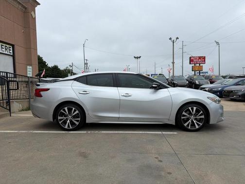 Brilliant Silver 2016 Nissan Maxima 3.5 Platinum