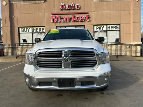 2016 RAM 1500 SLT