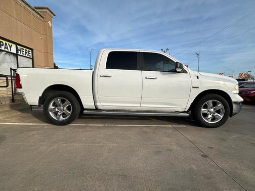2016 RAM 1500 SLT