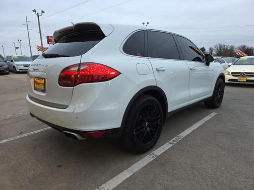 2014 Porsche Cayenne Platinum Edition