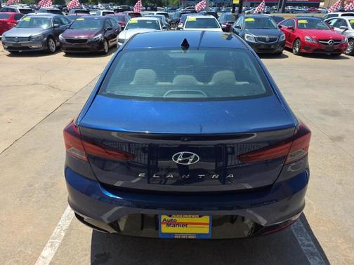 Red 2020 Hyundai ELANTRA SEL