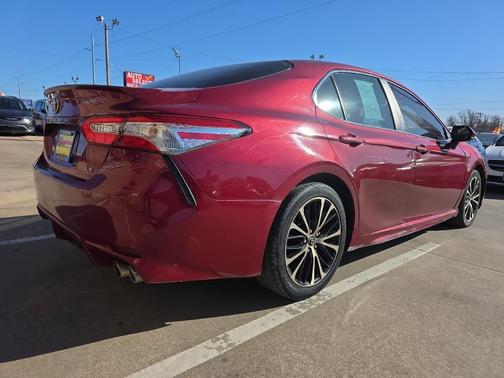 2018 Toyota Camry SE