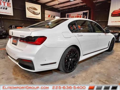 2022 BMW 740 i