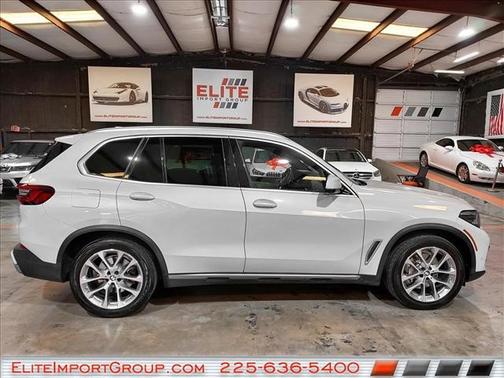Mineral White Metallic 2021 BMW X5 sDrive40i