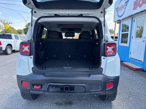 Alpine White 2016 Jeep Renegade 4WD 4dr Trailhawk
