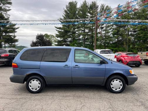 2000 Toyota Sienna CE