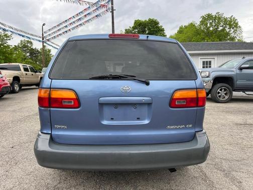 2000 Toyota Sienna CE