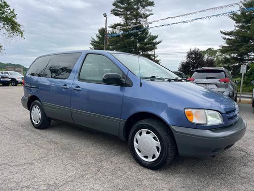 2000 Toyota Sienna CE