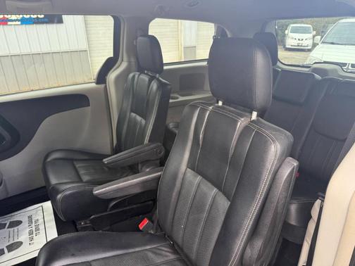 2012 Chrysler Town & Country Touring