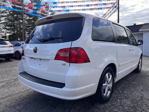 2010 Volkswagen Routan SE