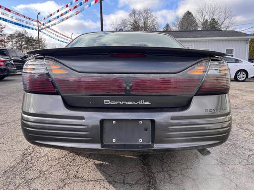 2002 Pontiac Bonneville SE