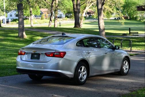 Silver Ice Metallic 2018 Chevrolet Malibu 1LS