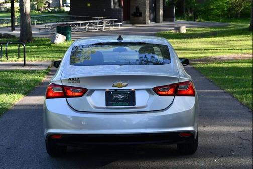 Silver Ice Metallic 2018 Chevrolet Malibu 1LS