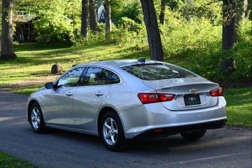 Silver Ice Metallic 2018 Chevrolet Malibu 1LS