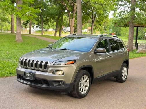 Light Brownstone Pearlcoat 2017 Jeep Cherokee Latitude
