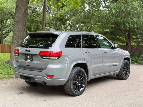 Gray 2019 Jeep Grand Cherokee Altitude