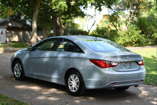 2012 Hyundai SONATA GLS