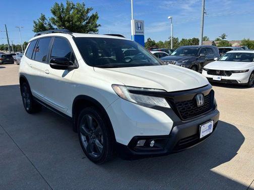 White Diamond Pearl 2019 Honda Passport Touring