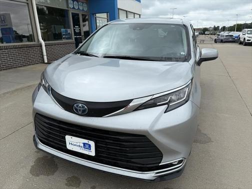 2022 Toyota Sienna XLE 7 Passenger
