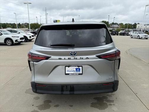 2022 Toyota Sienna XLE 7 Passenger