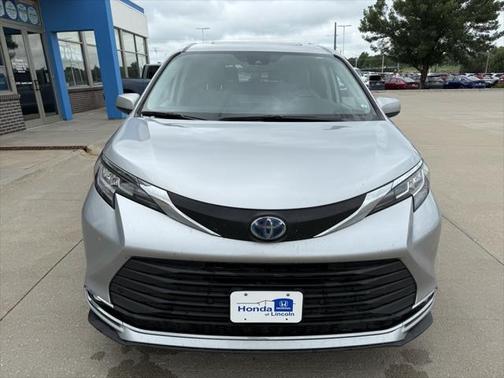 2022 Toyota Sienna XLE 7 Passenger