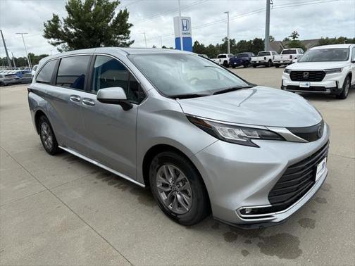 2022 Toyota Sienna XLE 7 Passenger