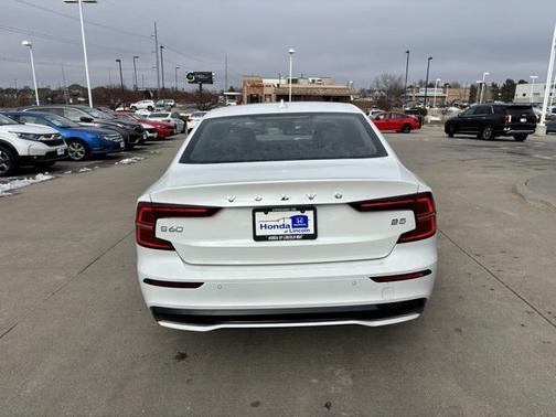 2024 Volvo S60 B5 Core Dark Theme