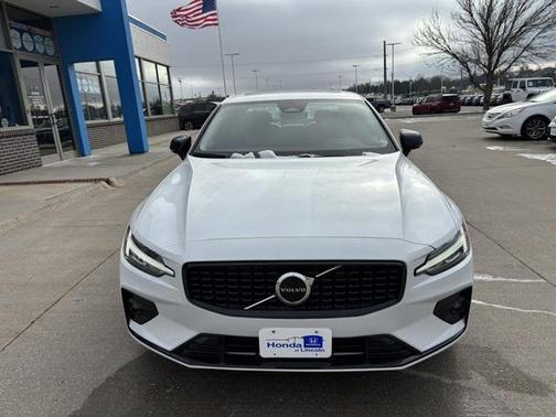 2024 Volvo S60 B5 Core Dark Theme