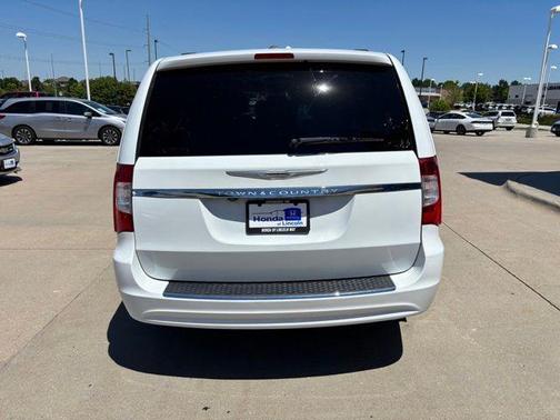 Bright White Clearcoat 2014 Chrysler Town & Country Touring