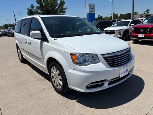 Bright White Clearcoat 2014 Chrysler Town & Country Touring