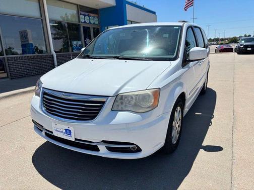 Bright White Clearcoat 2014 Chrysler Town & Country Touring