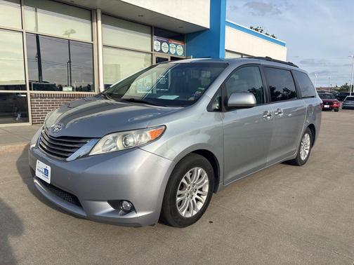 Silver Sky Metallic 2015 Toyota Sienna XLE