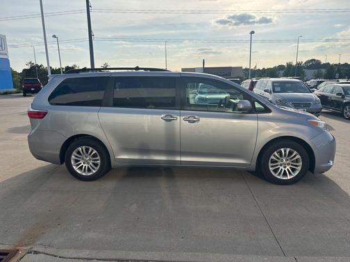 Silver Sky Metallic 2015 Toyota Sienna XLE