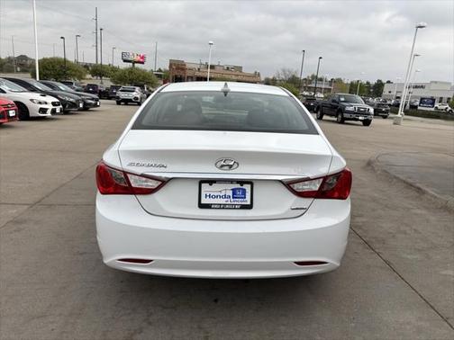 2011 Hyundai SONATA Limited