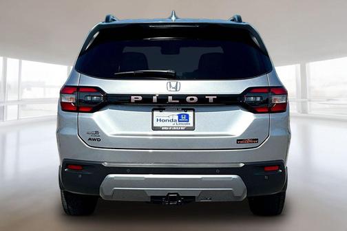 Solar Silver Metallic 2026 Honda Pilot TrailSport